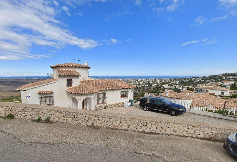 SE VENDE casa OKUPADA en C Geranios 32 de Pego (Alicante)