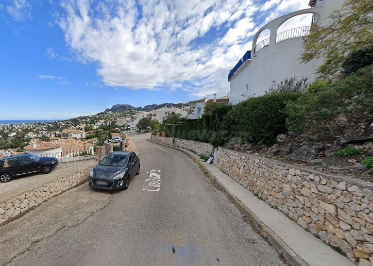 SE VENDE casa OKUPADA en C Geranios 32 de Pego (Alicante) - foto 2