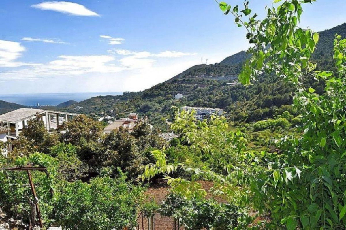 Parcela 813m² en venta - Ojen pueblo