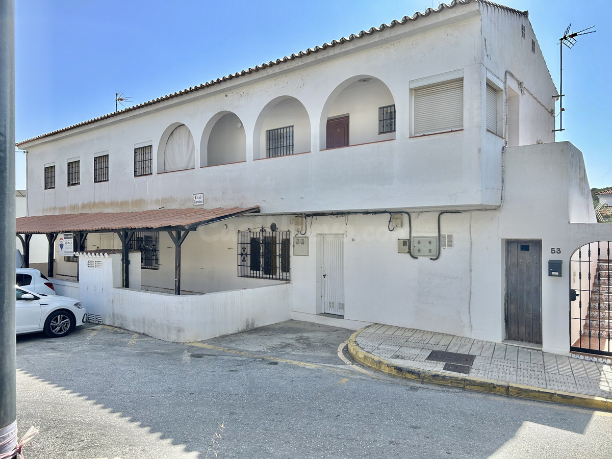 Piso 8 habitaciones 300m² en venta - Guadiaro