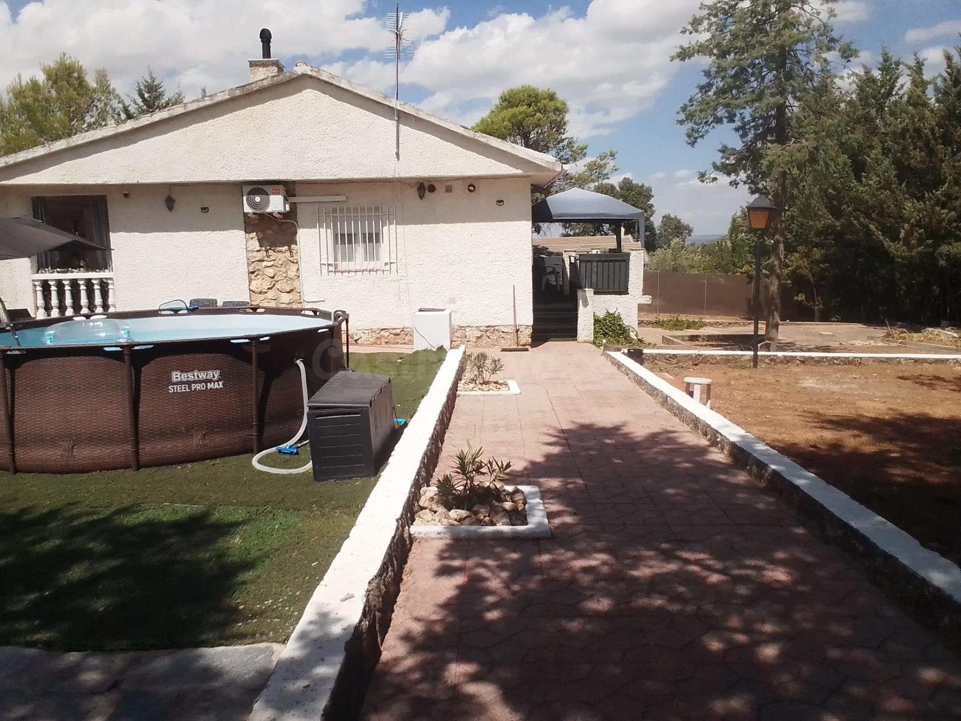 CHALET INDEPENDIENTE DE UNA PLANTA CON AMPLIAS PARCELAS Y RE - foto 4