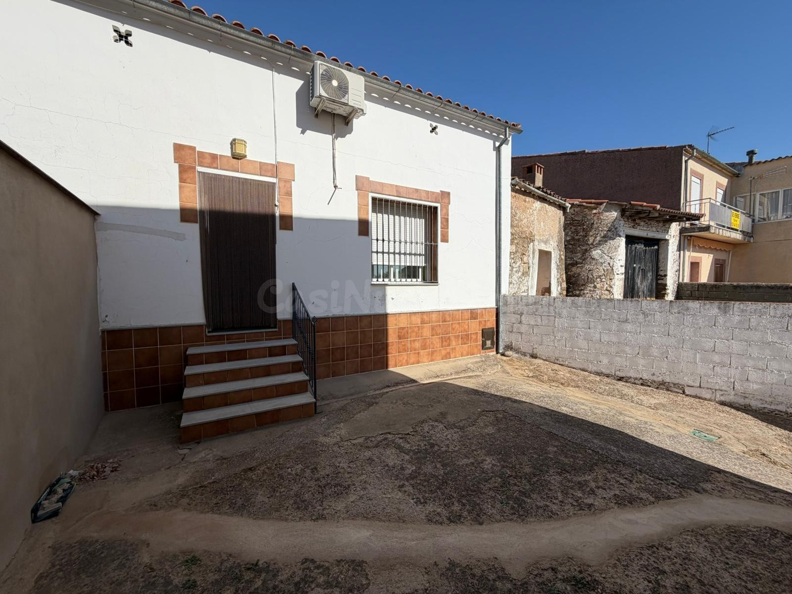 Casa con patio en Torremocha - foto 2
