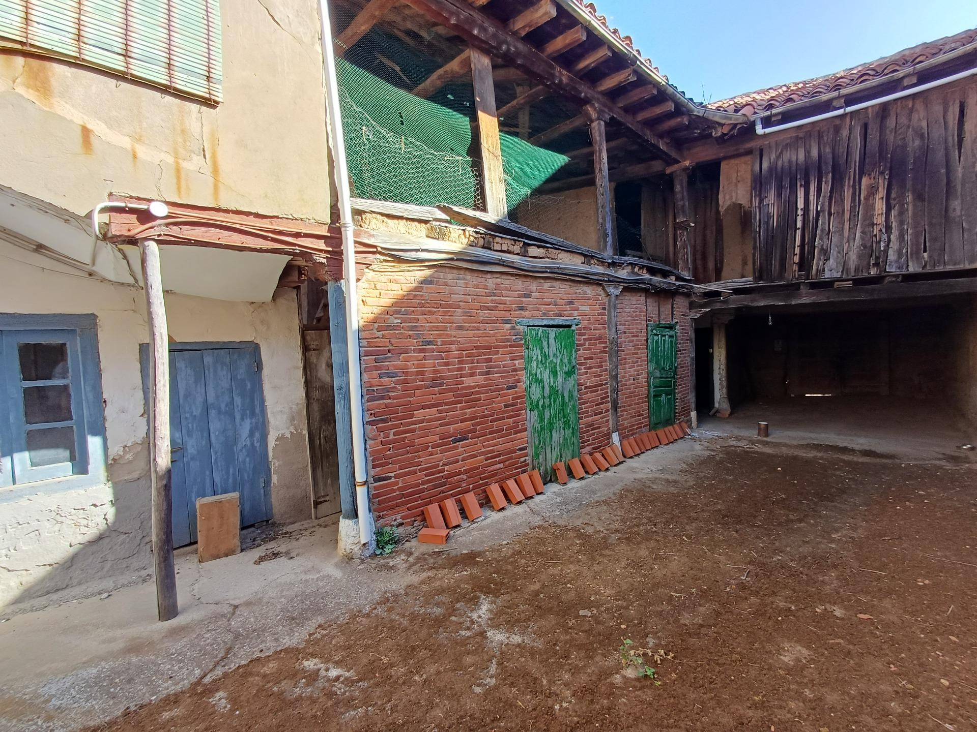 Casa con terreno en Hospital de Órbigo. - foto 2