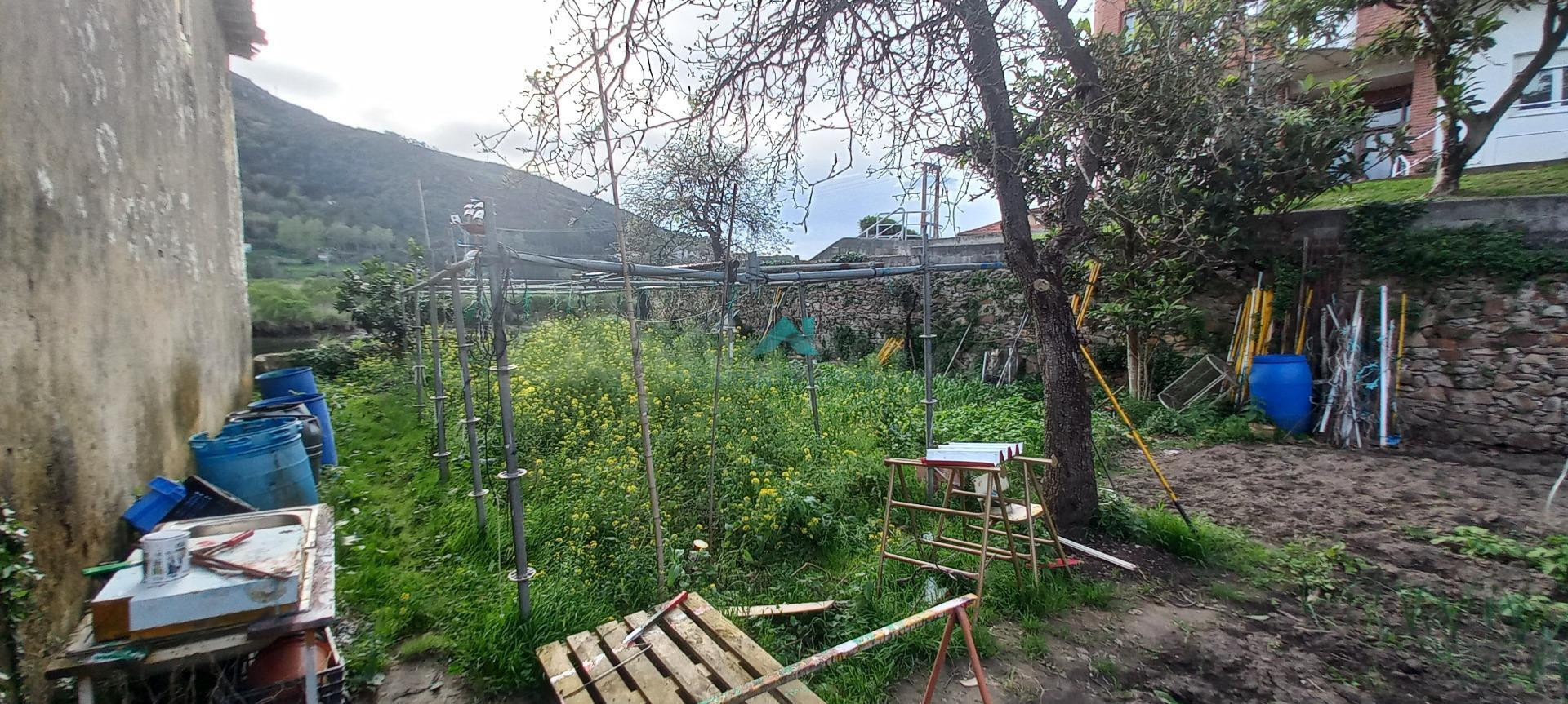 Se vende casa con terreno en Limpias