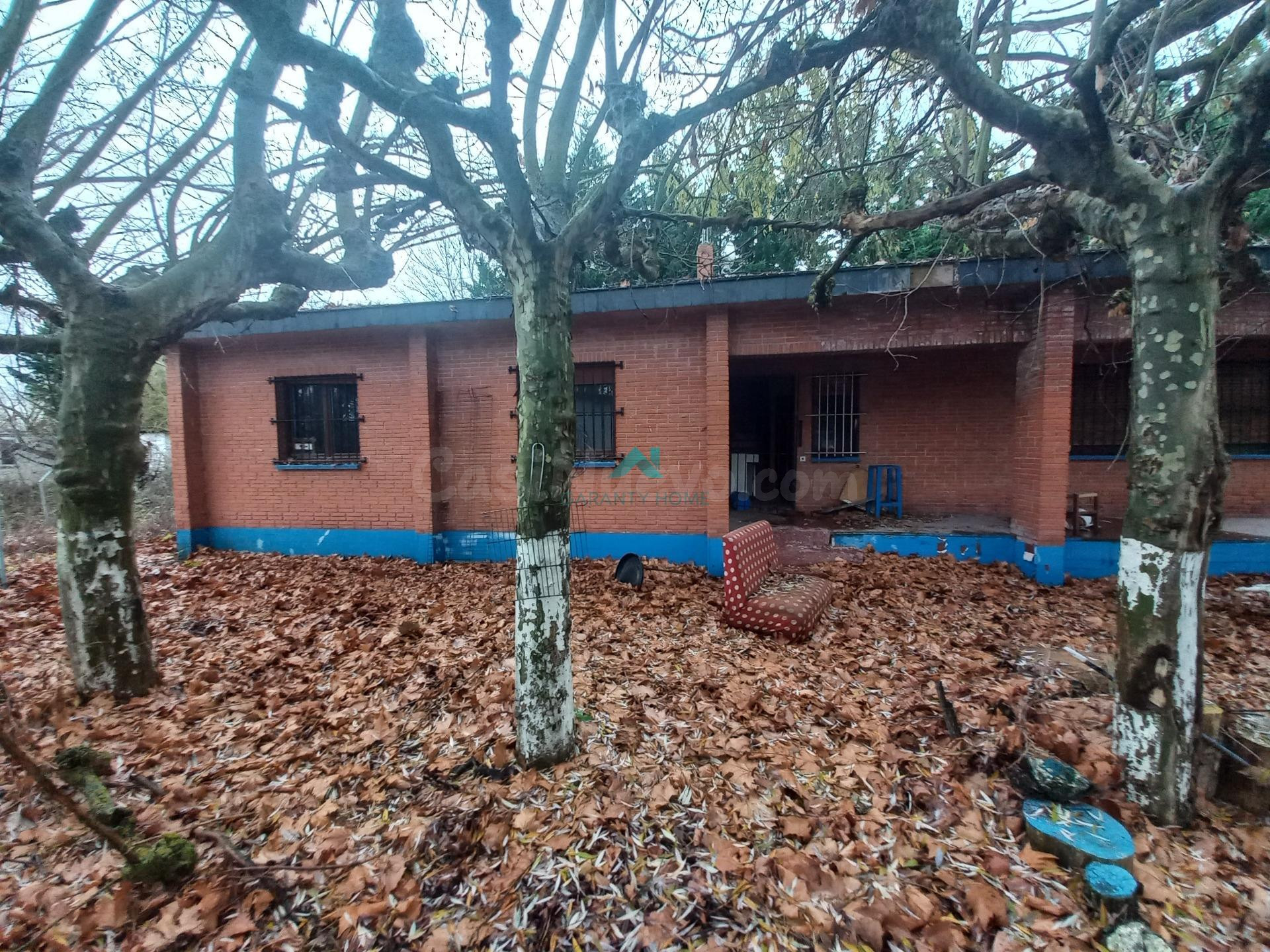 Amplio Chalet en Sarracín a Reformar - Oportunidad Única