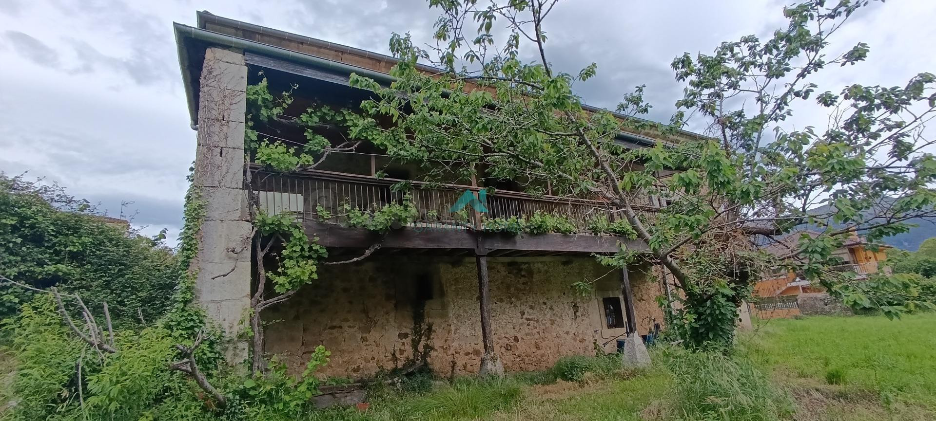 Se vende casa de piedra con jardín en Riva de Ruesga - foto 3