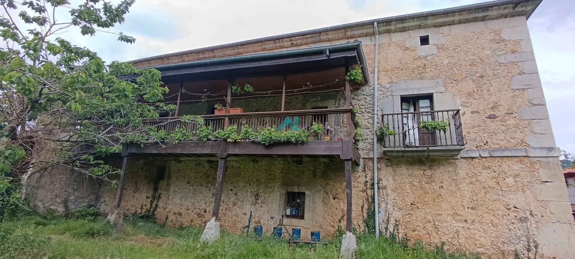 Se vende casa de piedra con jardín en Riva de Ruesga - foto 4
