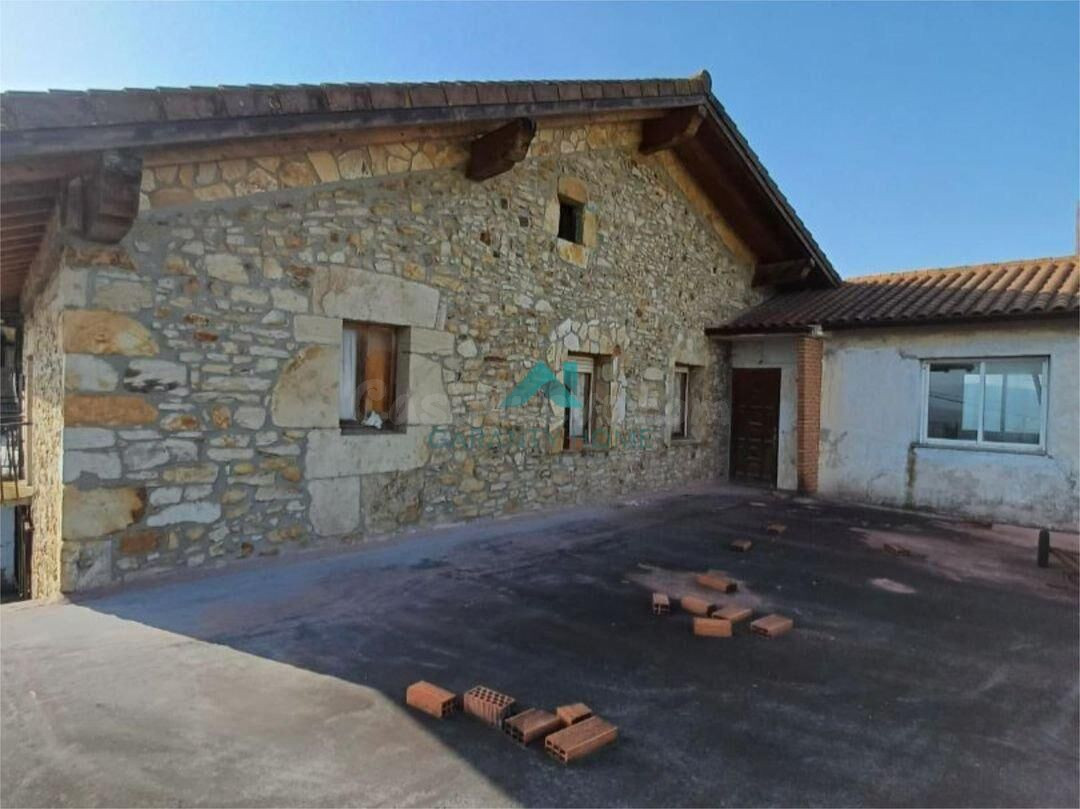 Se vende casa con terreno y vistas en Nates (Voto)