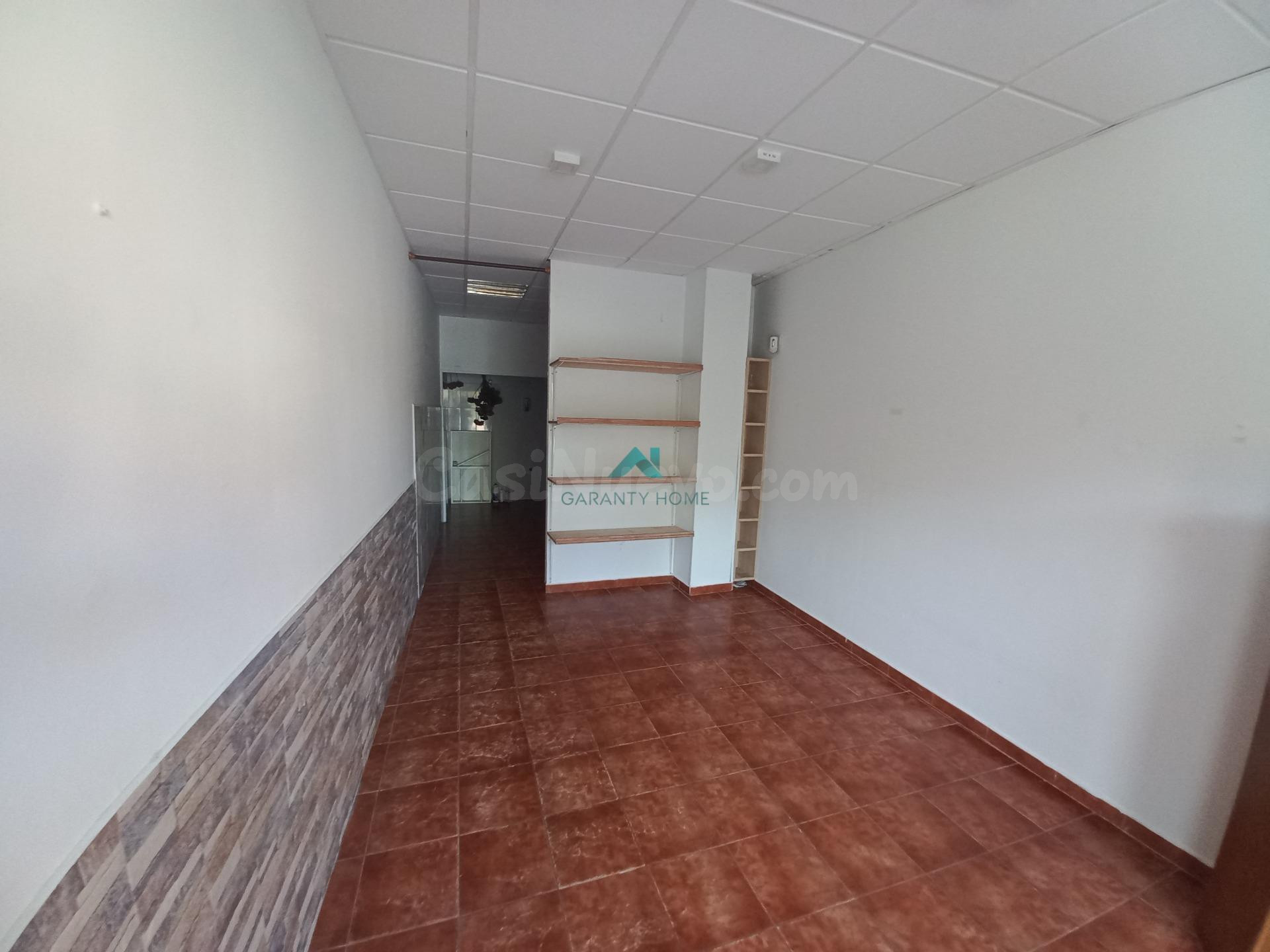 Se alquila local comercial en Limpias