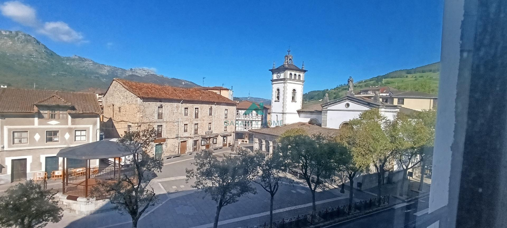 Se vende amplio piso en el centro de Ramales de la Victoria - Oportunidad Única
