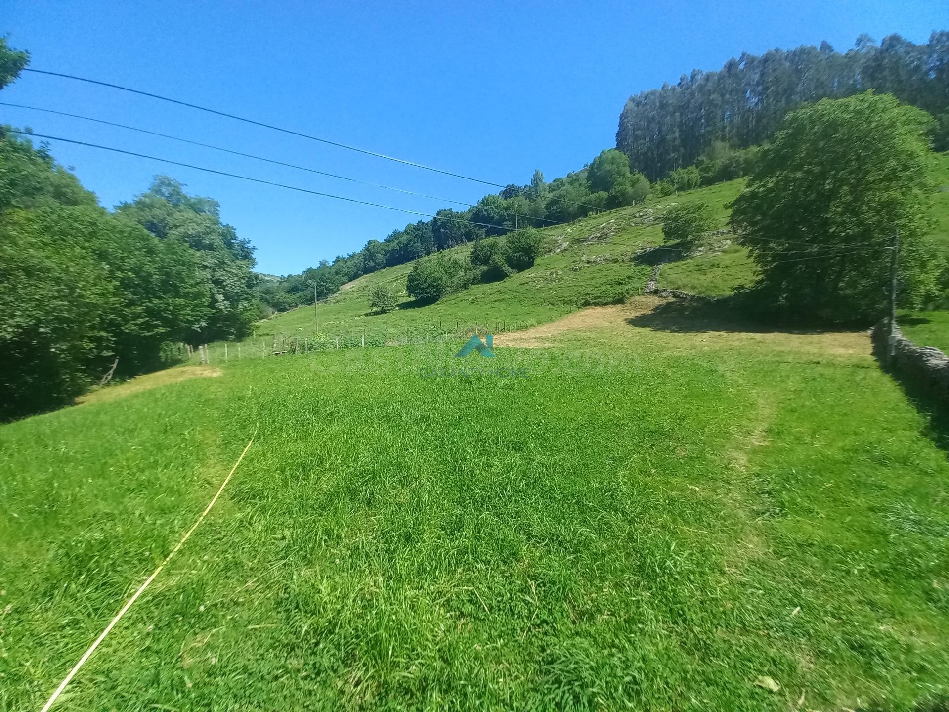 Terreno urbano en venta en Bustablado (Cantabria) – 1.438 m2 - foto 2