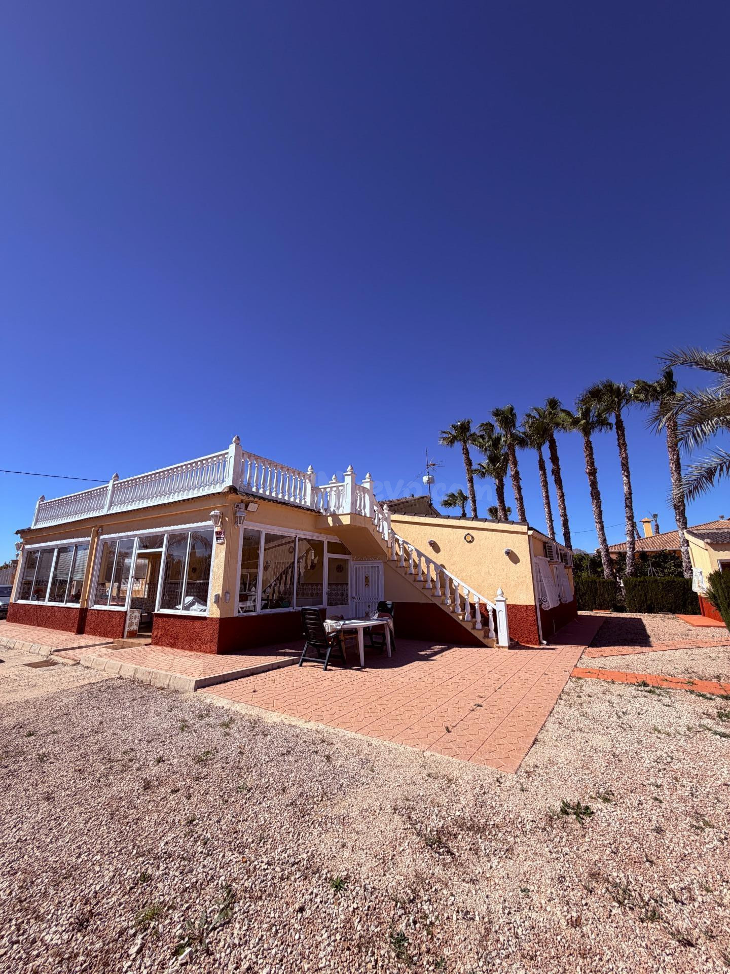 Espectacular casa de campo en Crevillente con amplias parcelas y todas las comodidades