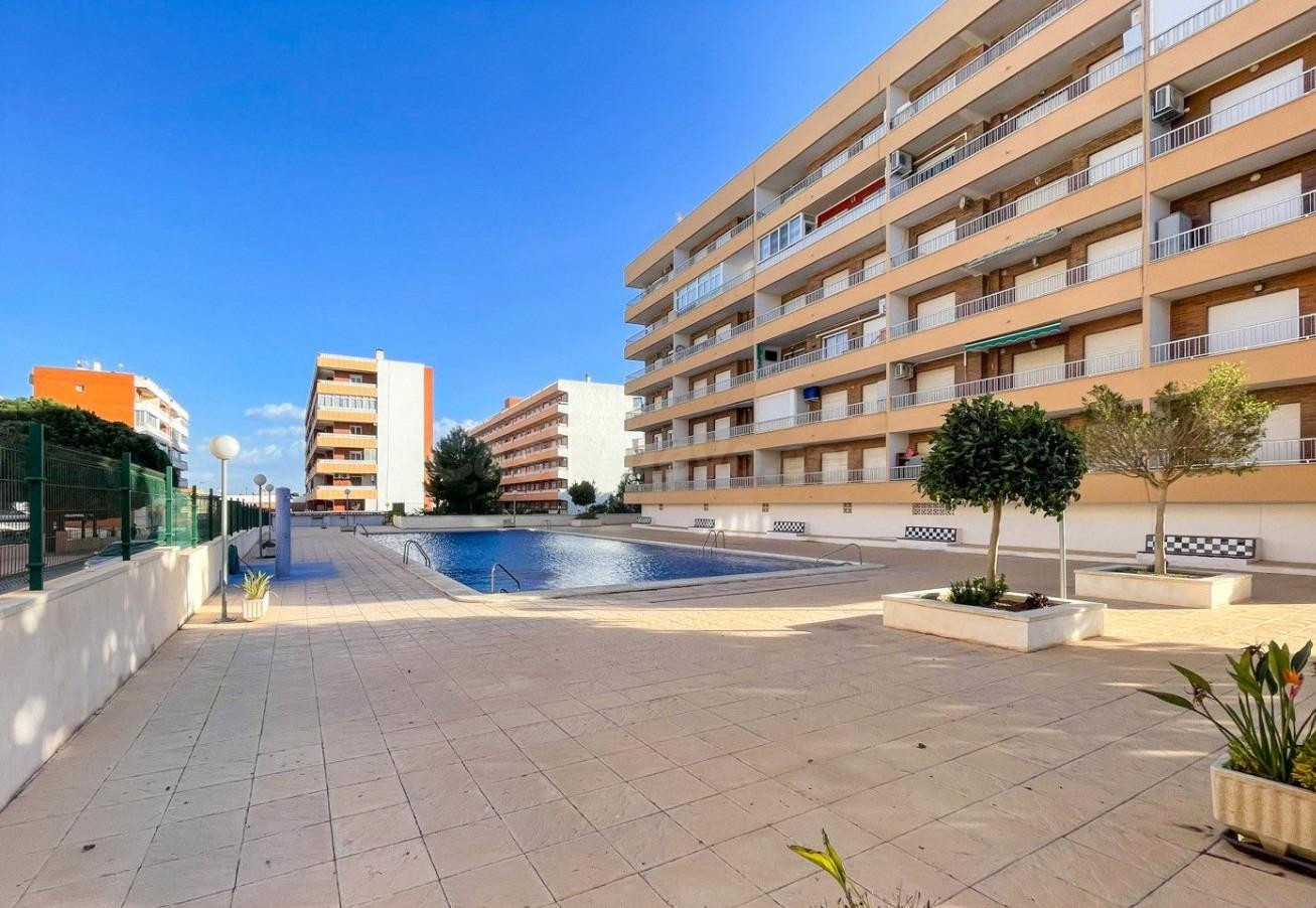 Apartamento reformado en Punta Prima cerca de la playa | 2 dormitorios y 2 baños