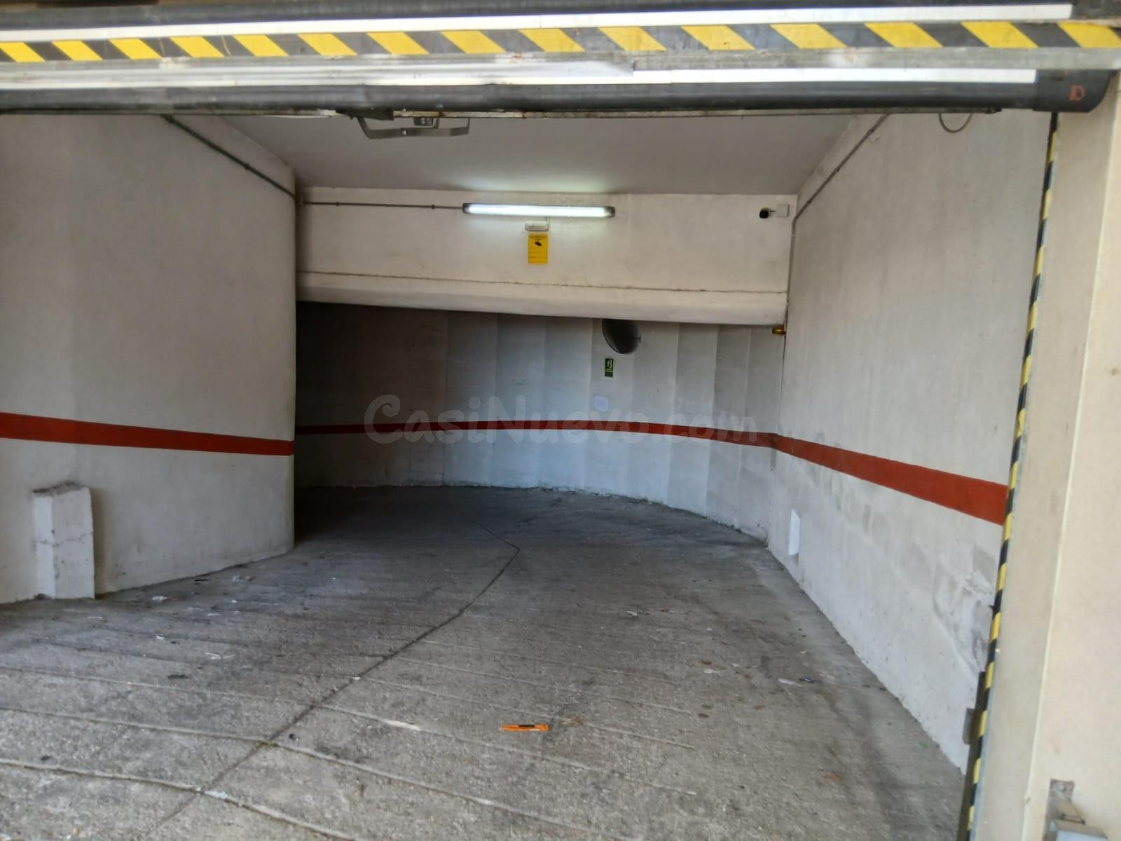 Amplia Plaza de Parking en El Tancat, El Vendrell - Solo €55