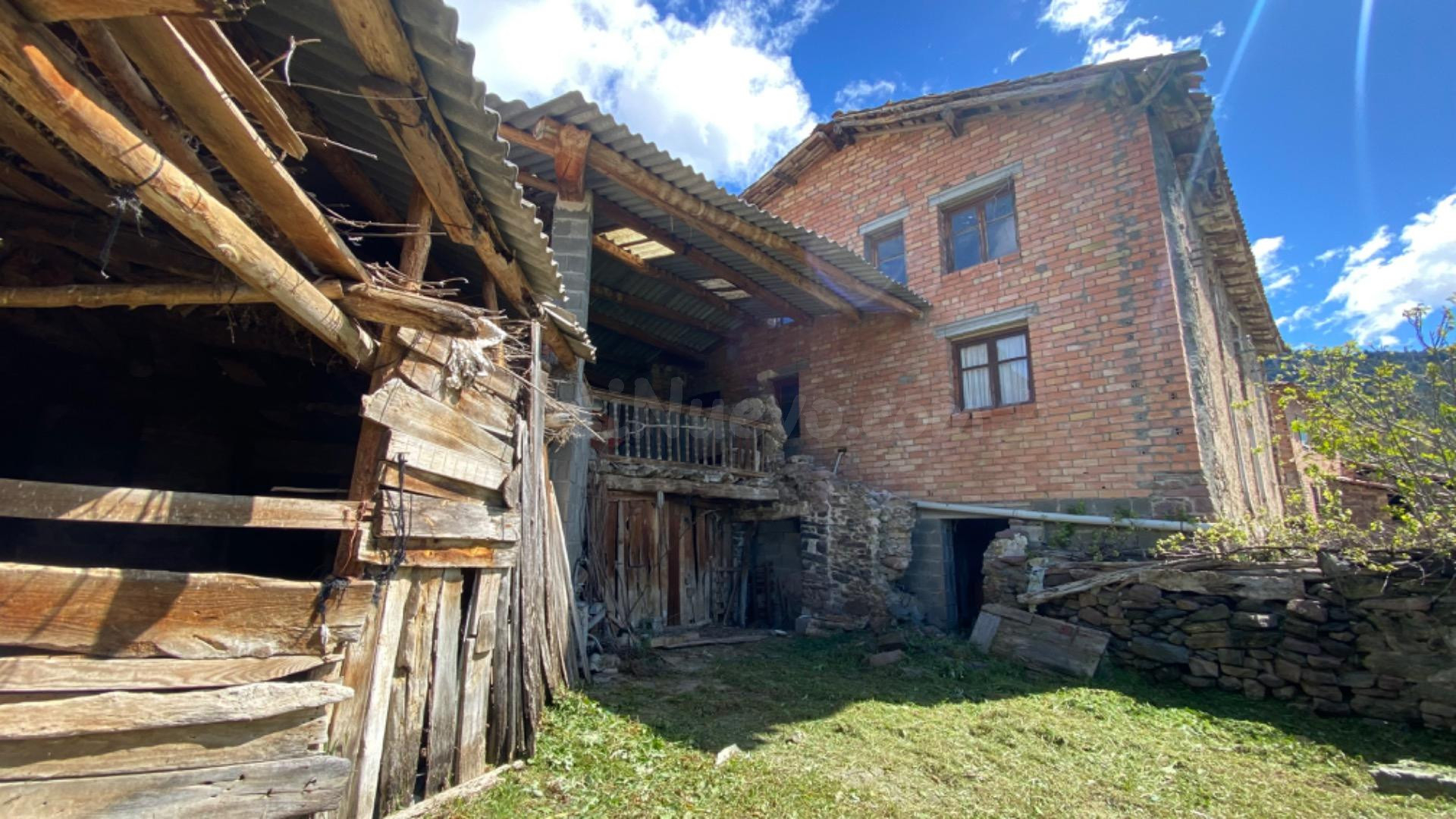 Gran Casa  para rehabilitar en pueblo tranquilo del pirineo - foto 4