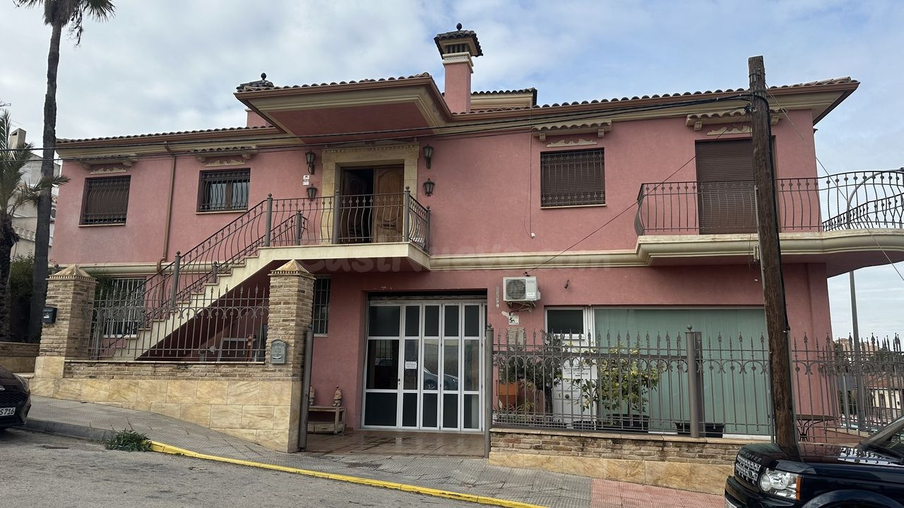 Local comercial 930m² en venta - Pueblo 9