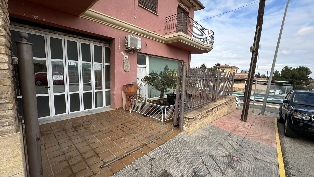 Local comercial 930m² en venta - Pueblo 9 - foto 2