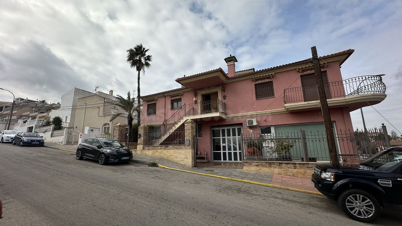 Local comercial 930m² en venta - Pueblo 9 - foto 4