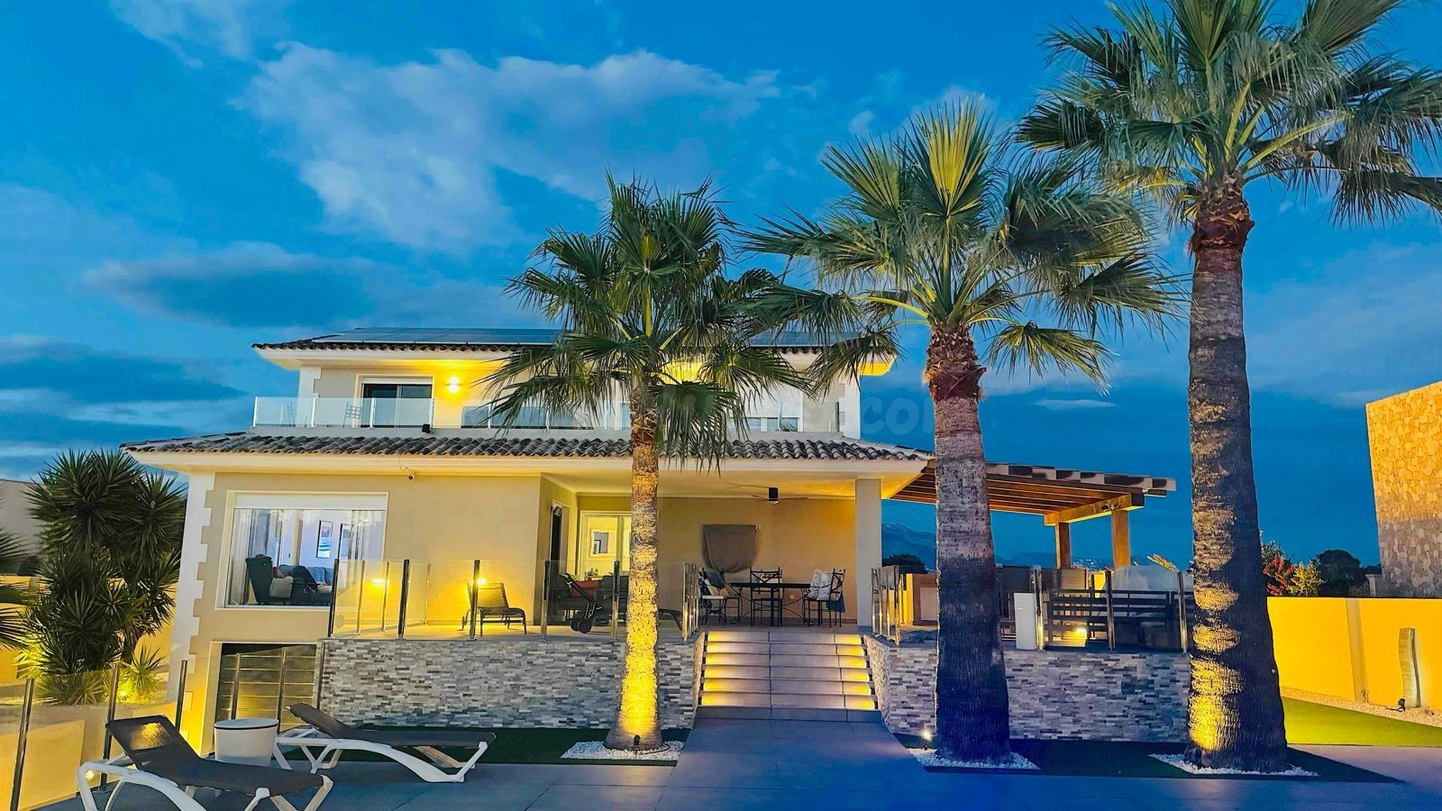 Villa 4 habitaciones 350m² en venta - Pueblo