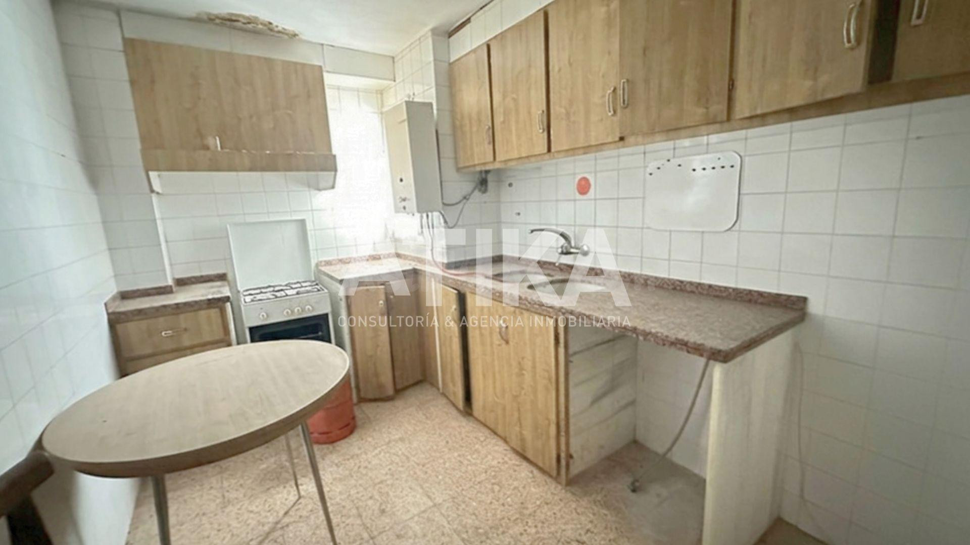PISO EN ZONA SAN JOSÉ TOTALMENTE PARA REFORMAR CON TERRAZA - ONTINYENT