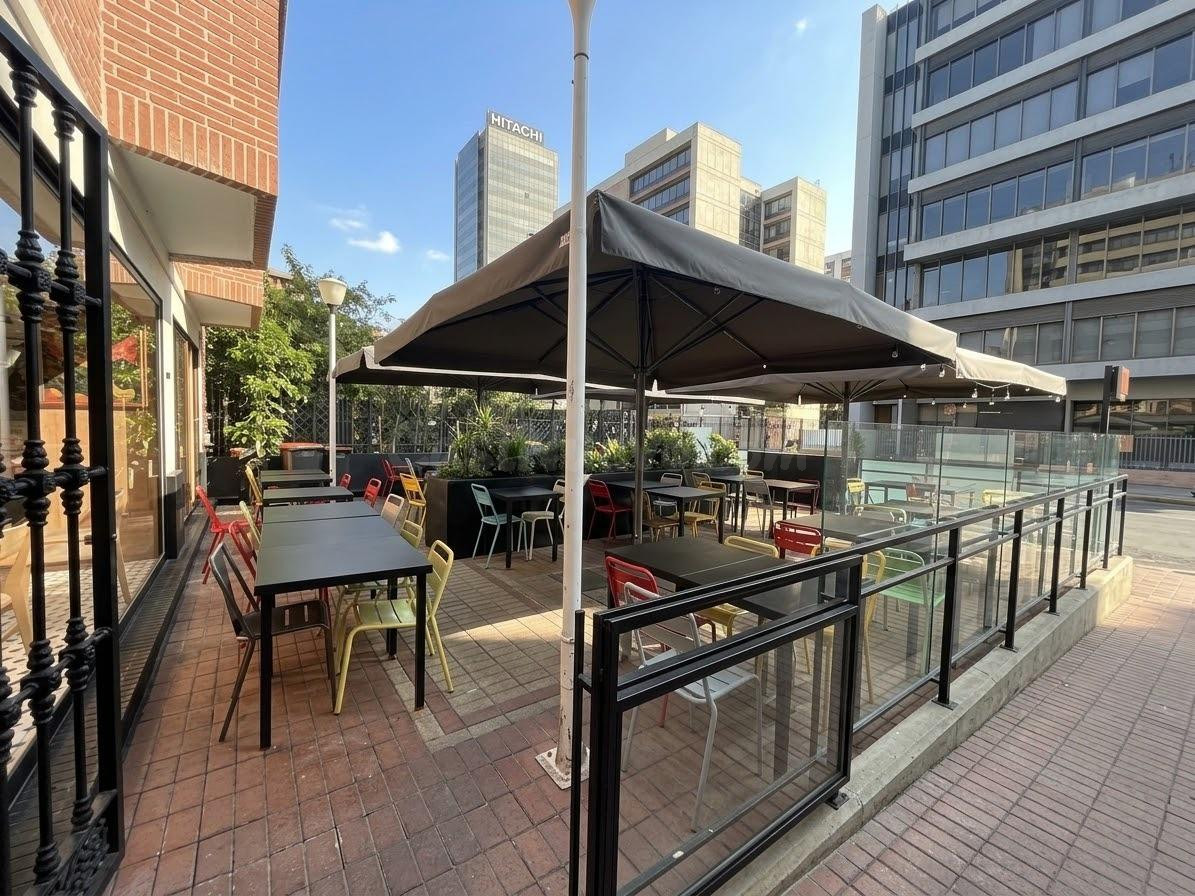 BAR RESTAURANTE con salida de humos y terraza