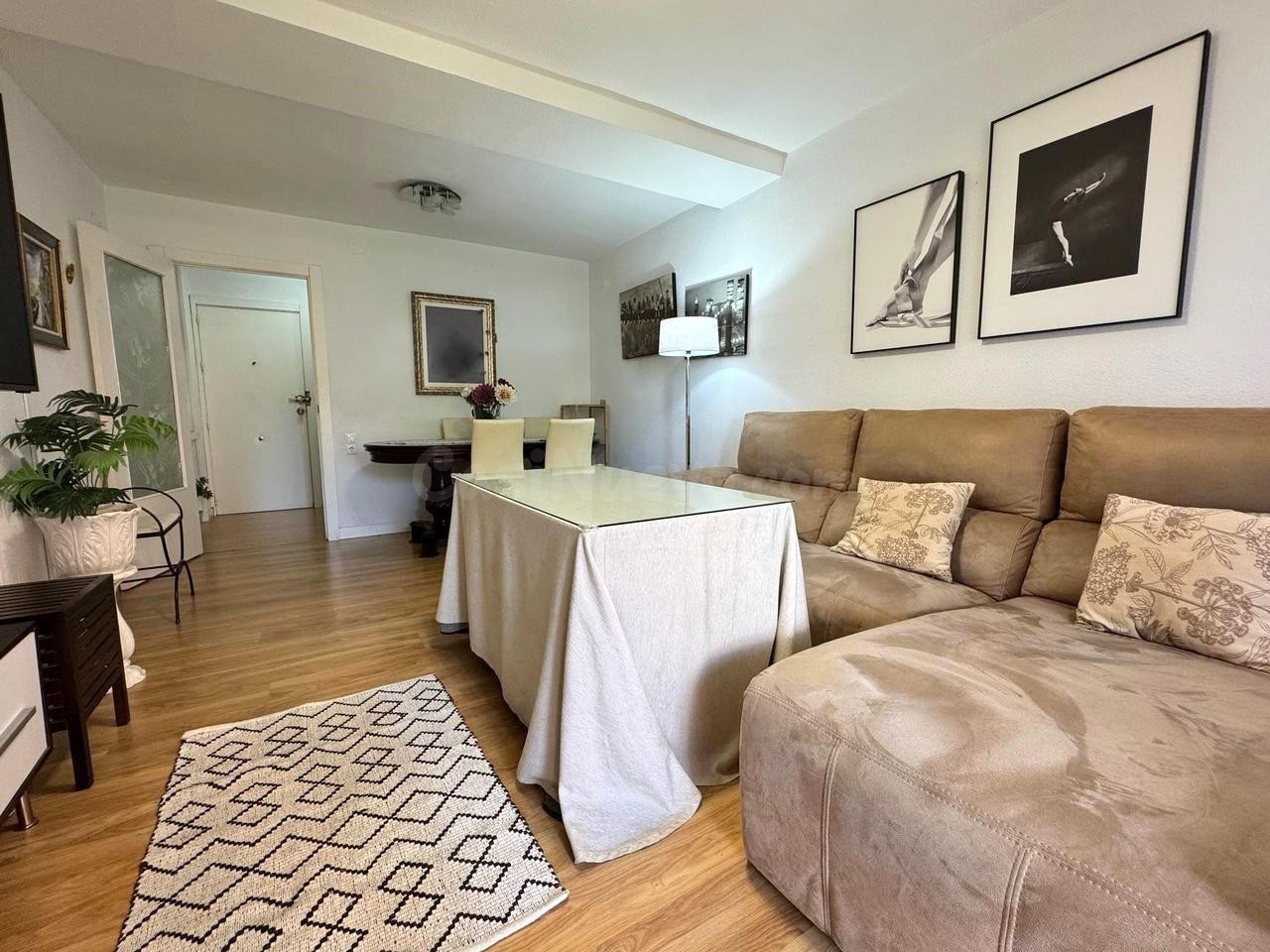Piso de 4 habitaciones con terraza, garaje y piscina comunitaria en Infante Juan Manuel, Murcia