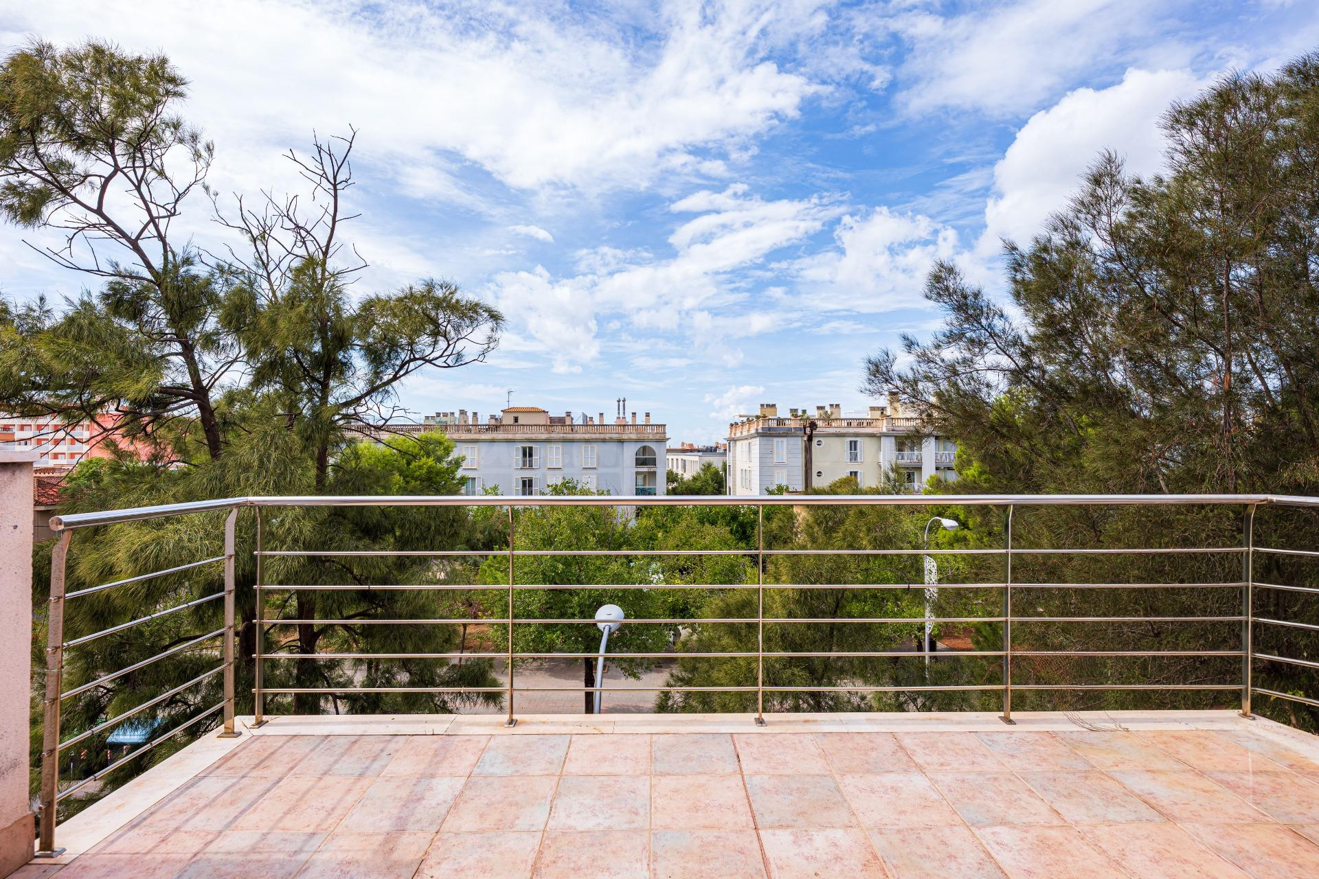 ATICO PARA REFORMAR CON GRAN TERRAZA A 200M DEL MAR