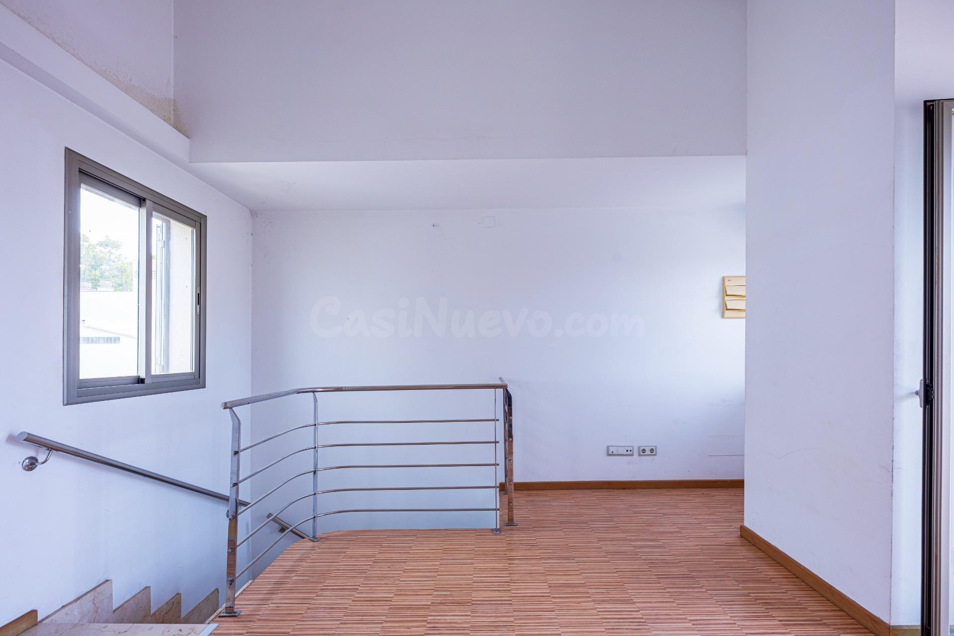 ATICO PARA REFORMAR CON GRAN TERRAZA A 200M DEL MAR - foto 3