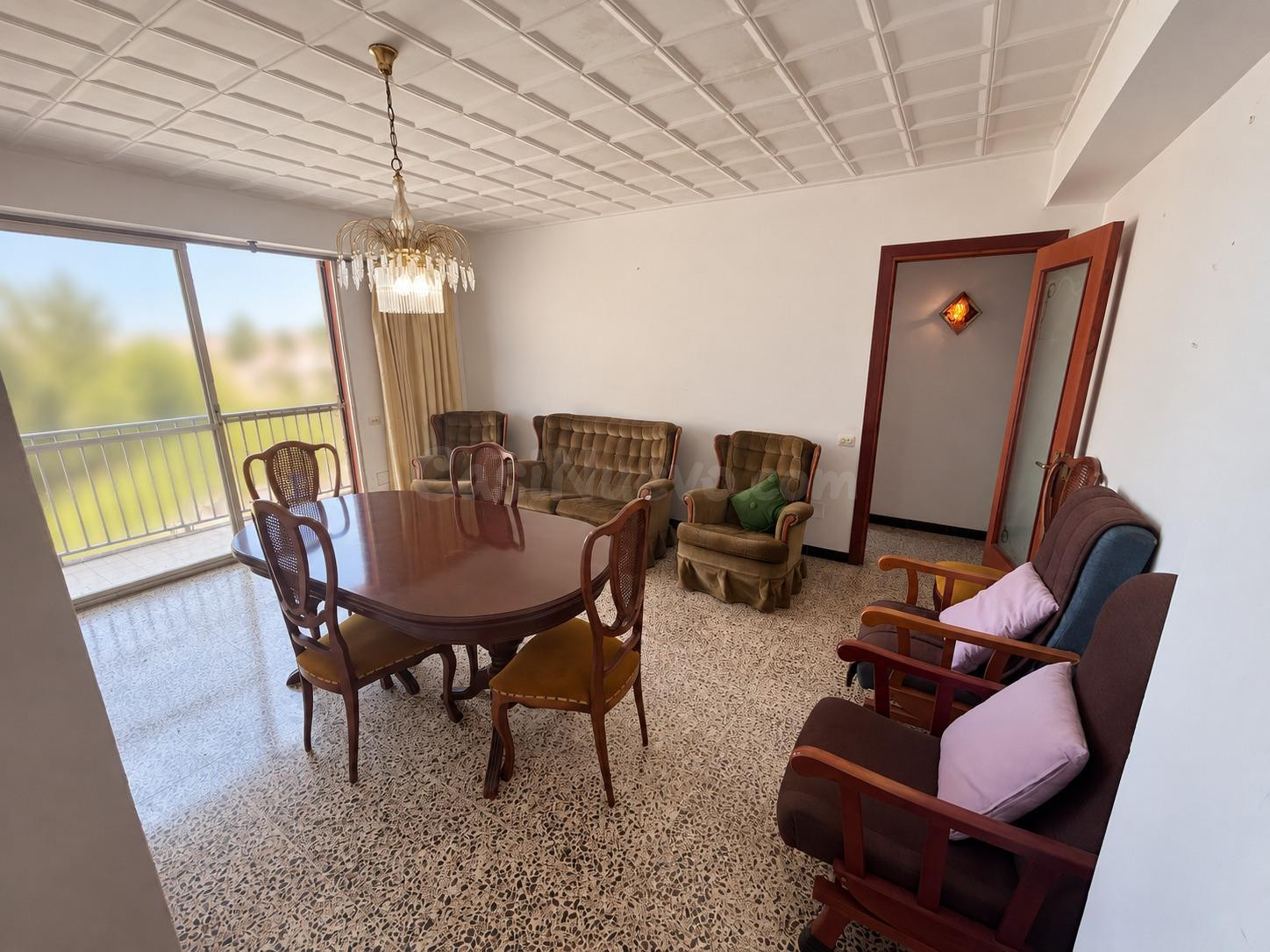 Amplio piso de 3 habitaciones, techo libre y dos balcones en Pòrtol