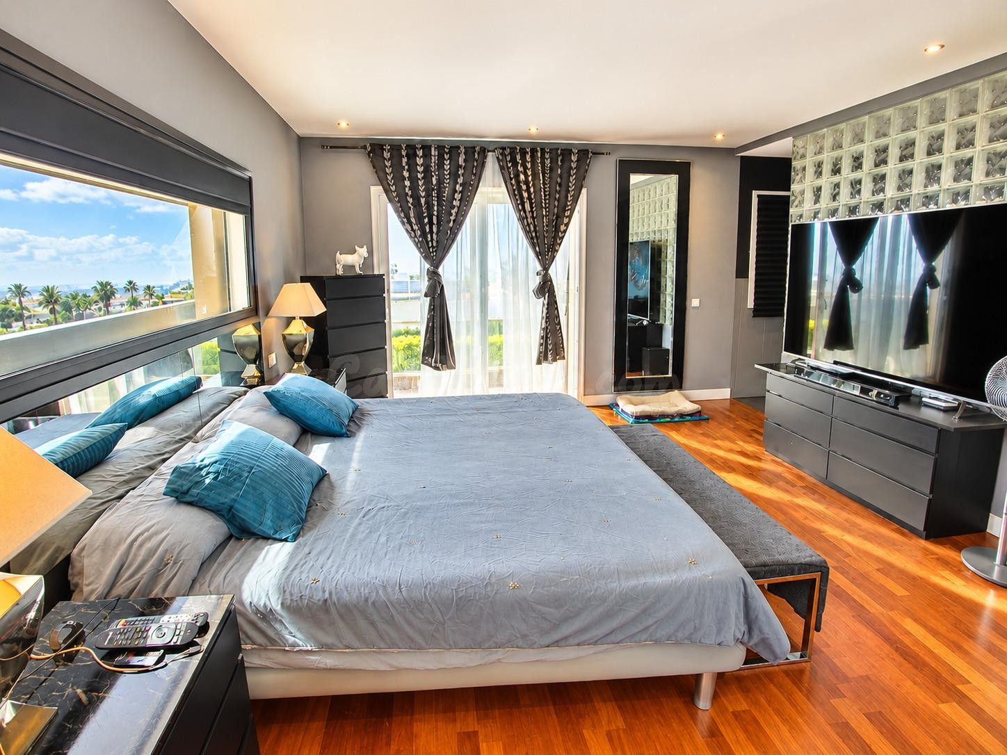 Villa independiente con gran jardín y piscina playa - foto 4