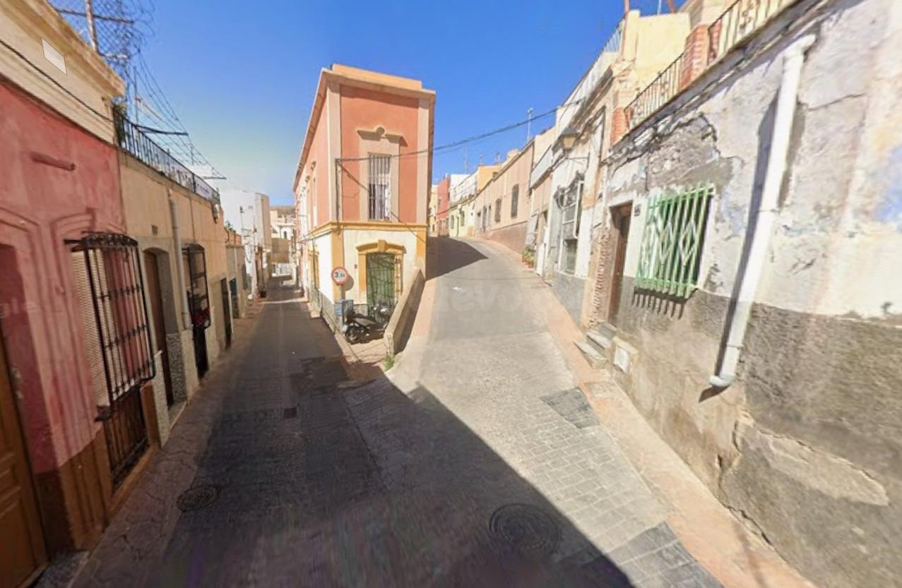 CASA EN VENTA EN ALMERIA