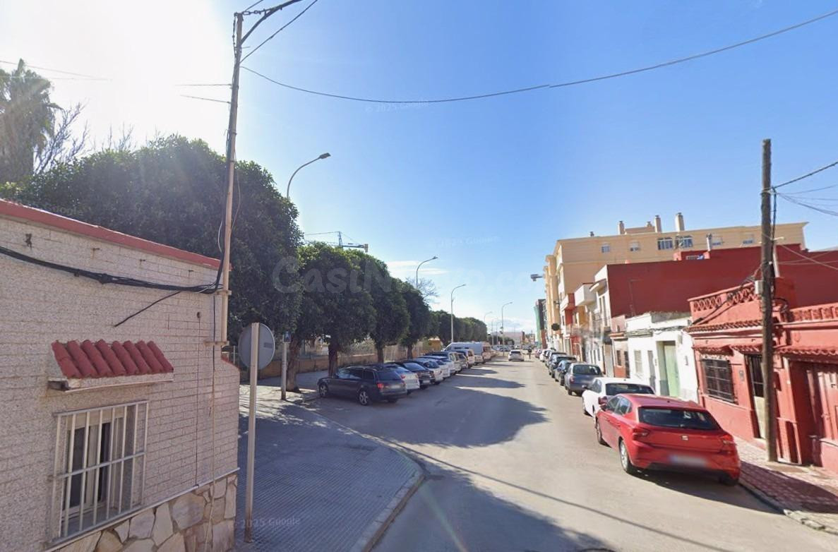 ADOSADO EN LA LINEA DE LA CONCEPCION