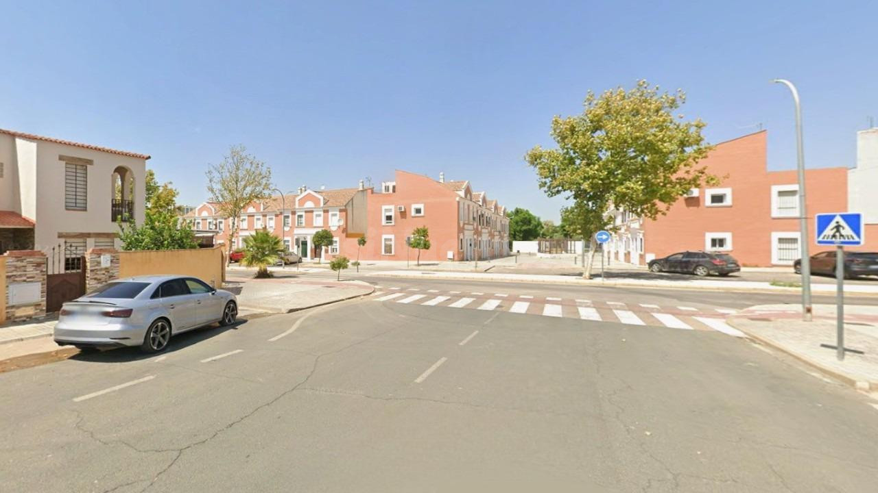 ADOSADO EN MAIRENA DE ALCOR (SEVILLA). ACTIVO INMOBILIARIO SIN POSESIÓN, NO VISITABLE.
