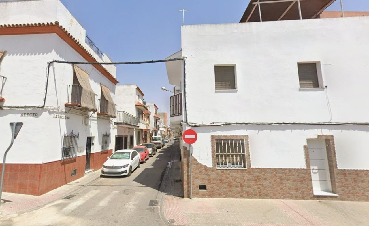 VENTA DE ADOSADO EN SEVILLA. ACTIVO INMOBILIARIO SIN POSESIÓN, NO VISITABLE.