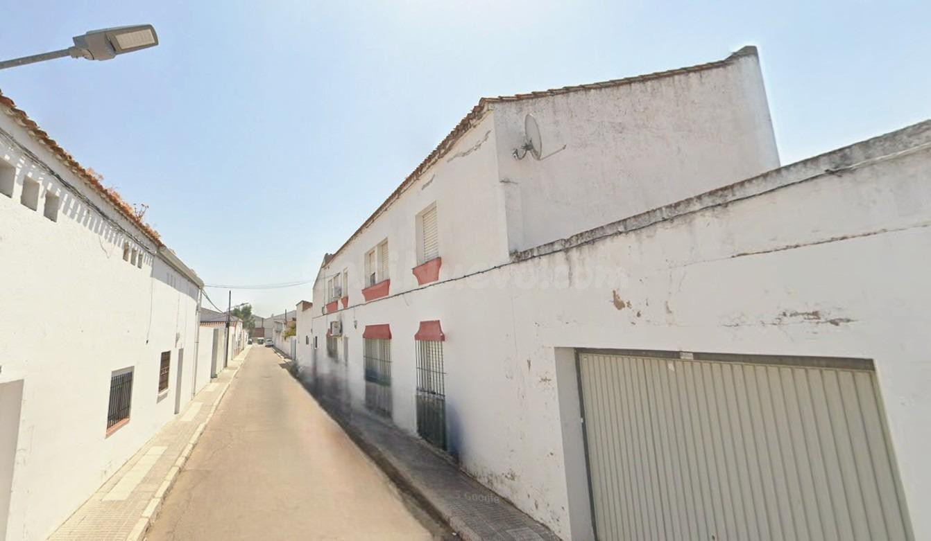 Adosado a reformar en Badajoz.