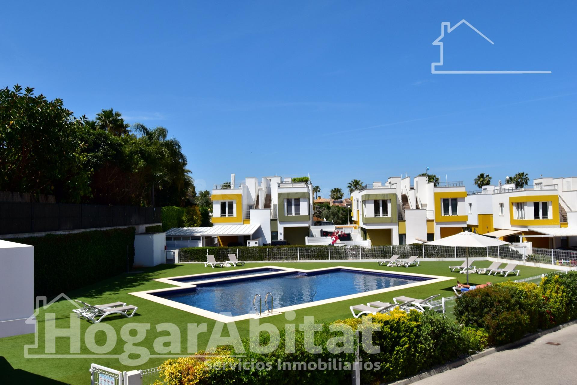 CHALET NUEVO CON PISCINA, GARAJE Y TERRAZA