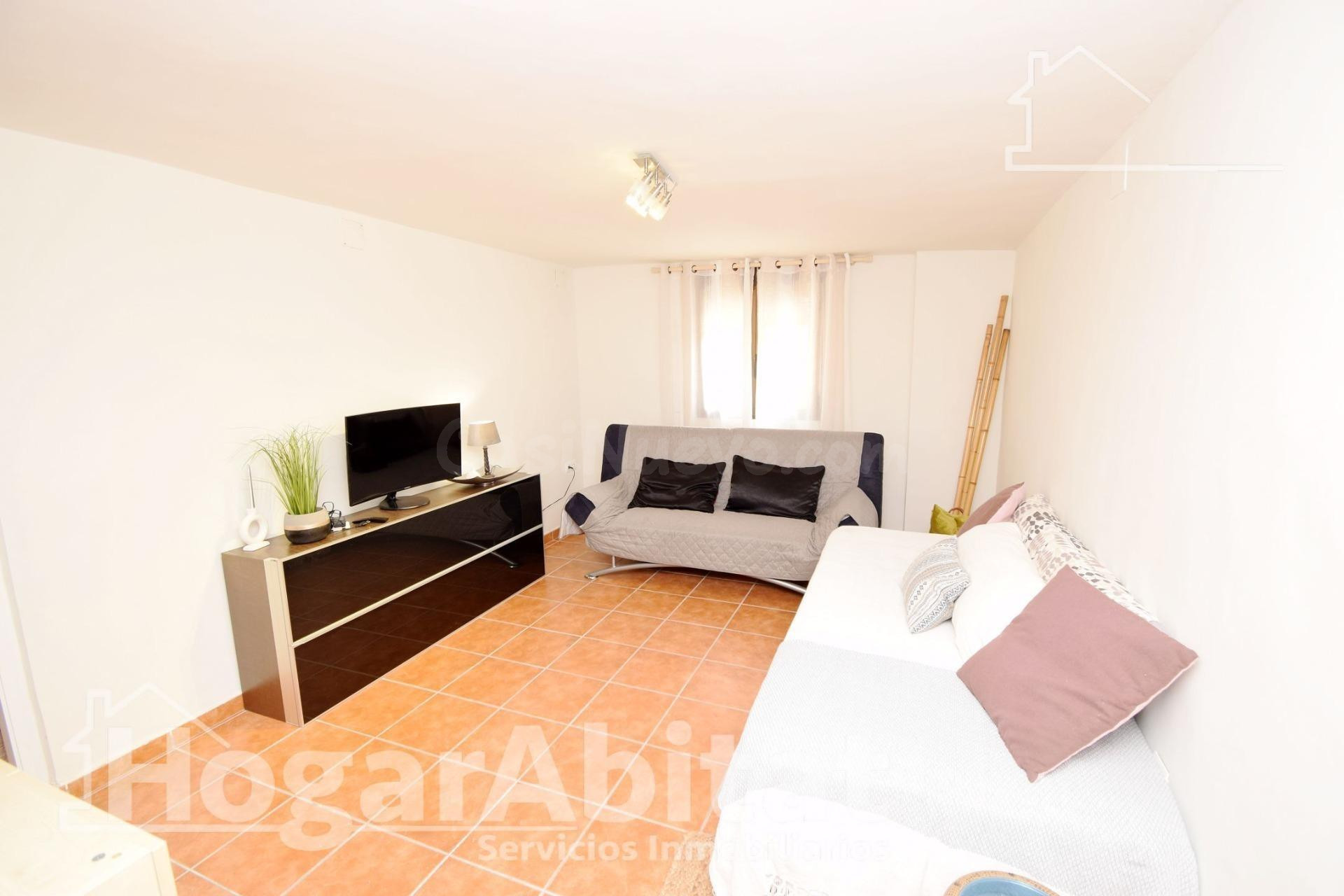CHALET SEMINUEVO CON TERRAZA Y GARAJE