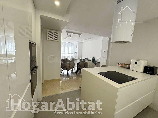 ¡ESPECTACULAR, EN RESIDENCIAL! ALTO, AMPLIO Y LUMINOSO CON PISCINA Y GARAJE