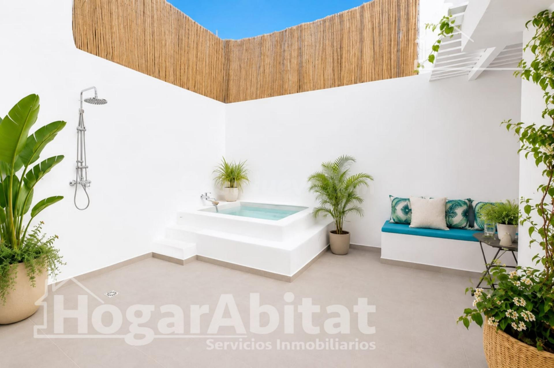 REFORMADA Y ACOGEDORA CON BUHARDILLA Y TERRAZA