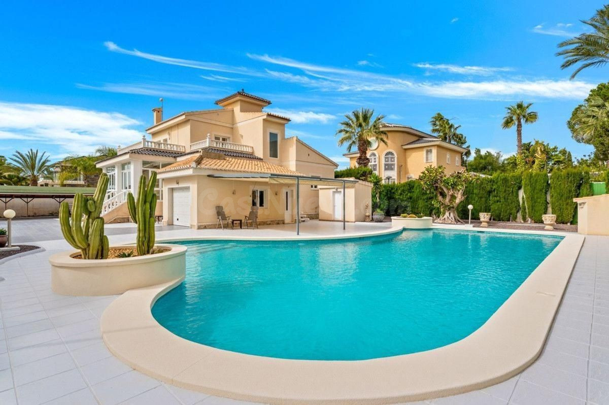 Villa 4 habitaciones 292m² en venta - Centro de la Ciudad Quesada