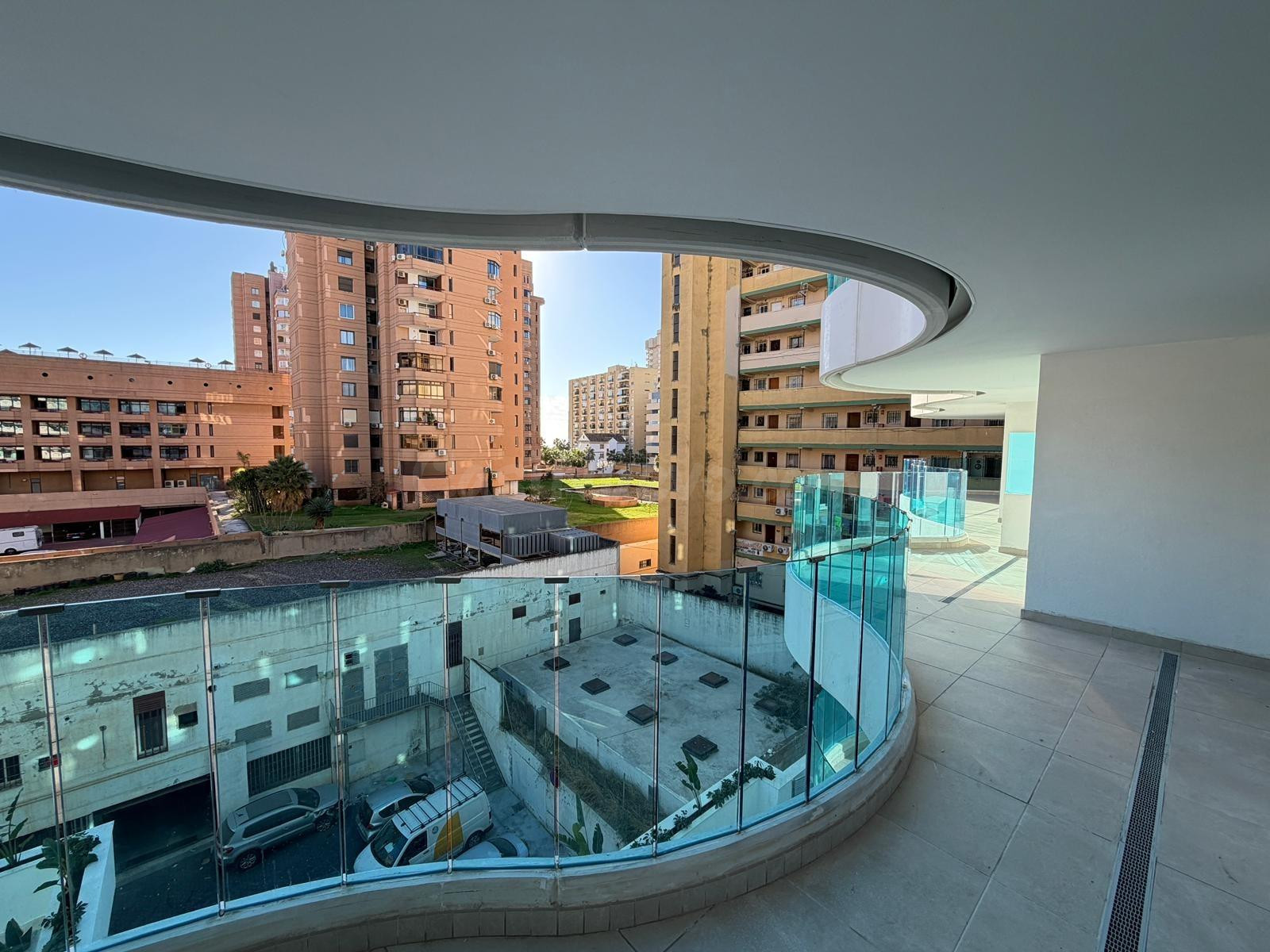 Cuenta con zonas comunes pensadas para el disfrute y la relajación: piscina para adultos, gastrojardín, un gimnasio completo y un spa con sauna.