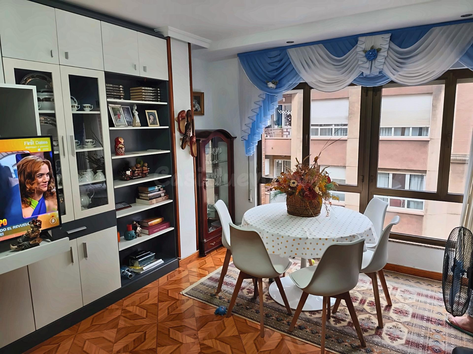 Gran piso de 4 habitaciones y 2 baños con galería y trastero en Lugo de Llanera