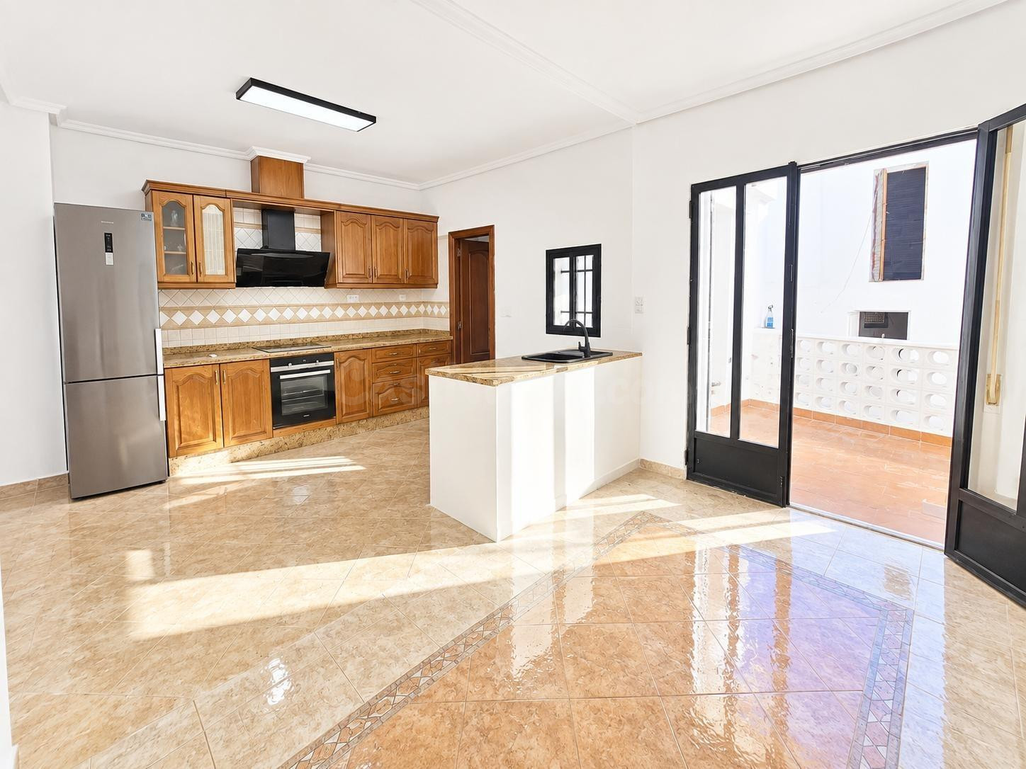 CASA DE PUEBLO CON ENCANTO, REFORMADA Y CON POSIBILIDAD DE C - foto 4