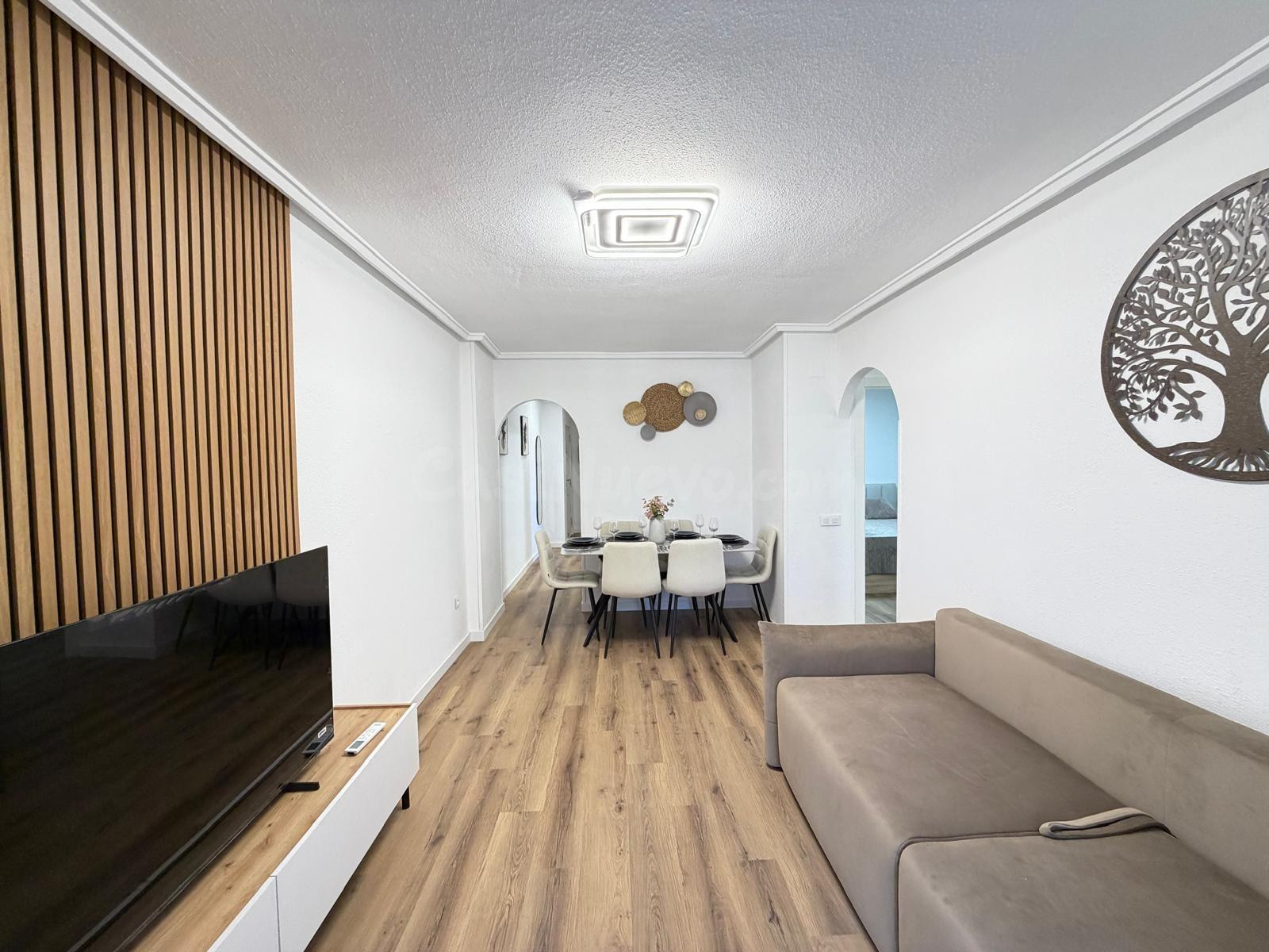 APARTAMENTO DE 3 DORM. 2 BAÑOS CON SUPERFICIE DE 98 M2. CON PISCINA. CON DOS TERRAZAS Y EN FRENTE DEL PARQUE DE LAS NACIONES.