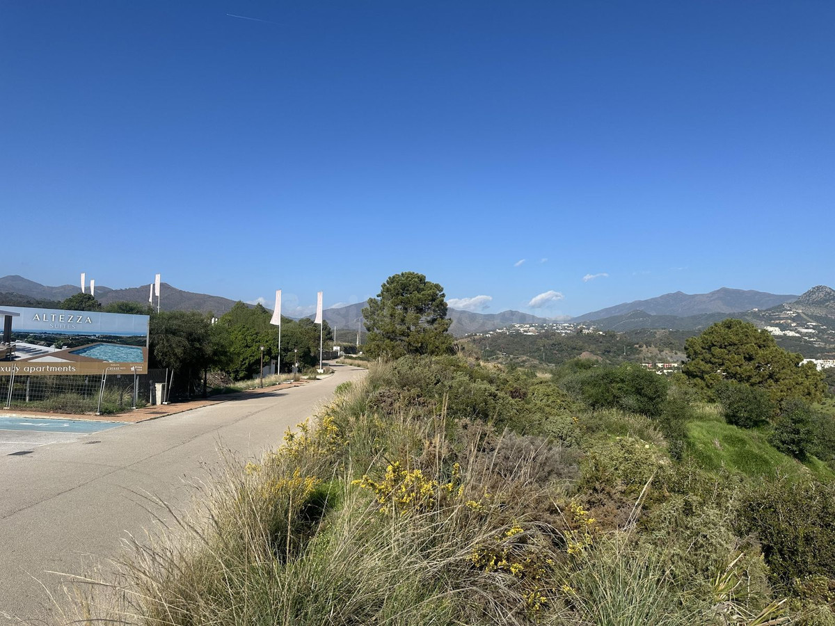 Terreno en colina con vistas al mar en Benahavís - Inversión segura