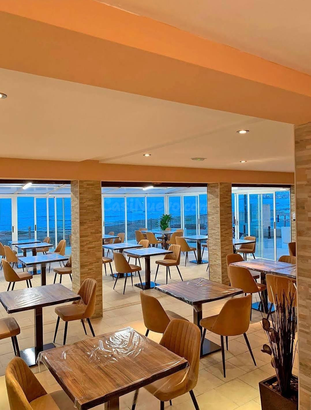 Local comercial en primera línea de La Mata con gran terraza privativa y rentabilidad inmediata