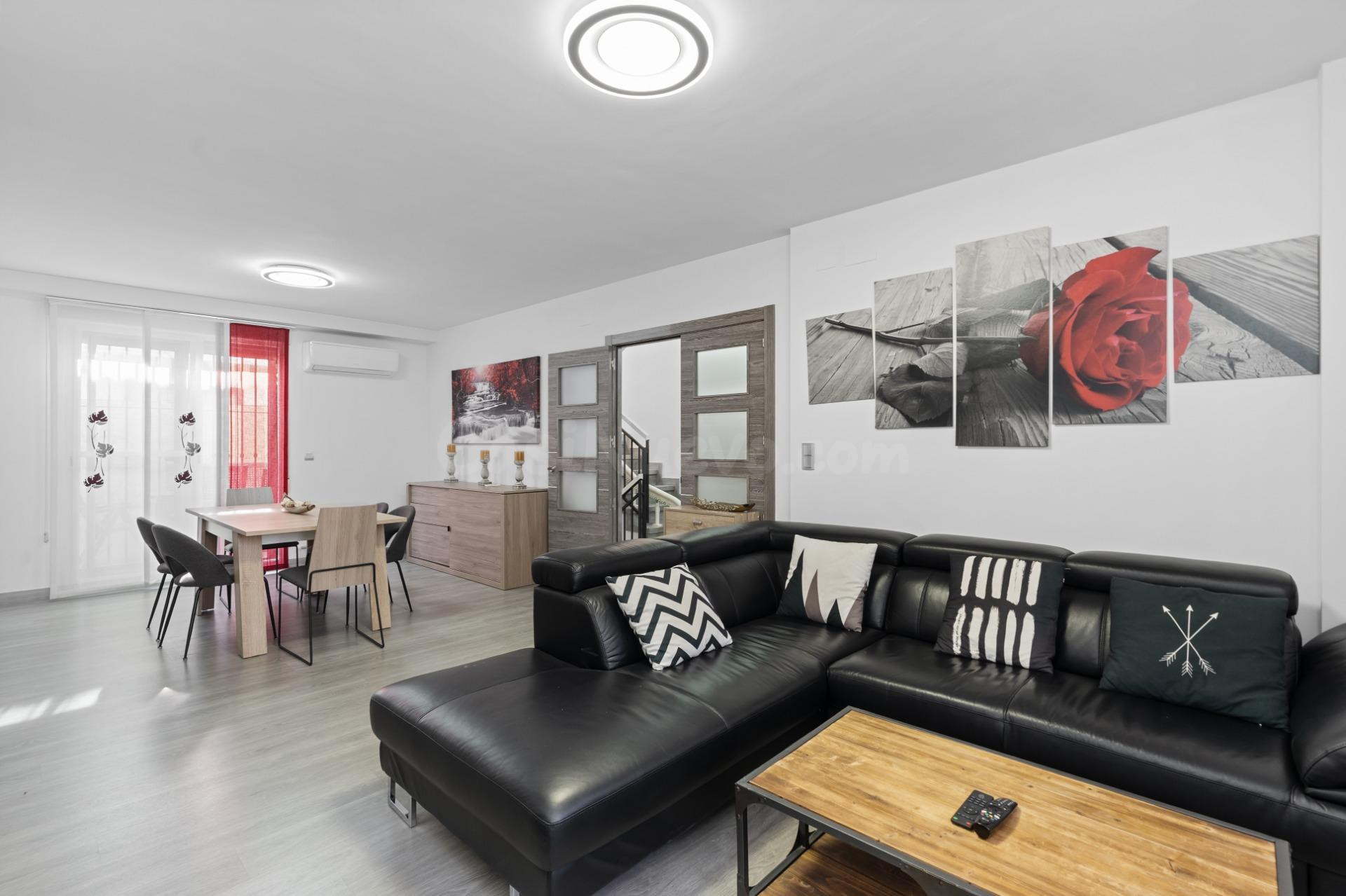 Exclusiva vivienda de esquina con diseño, eficiencia y máximo confort.