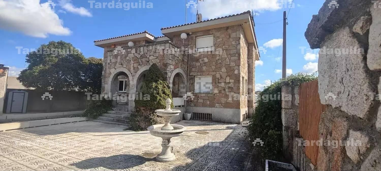 CHALET EN CALZADA DE VALDUNCIEL - foto 2