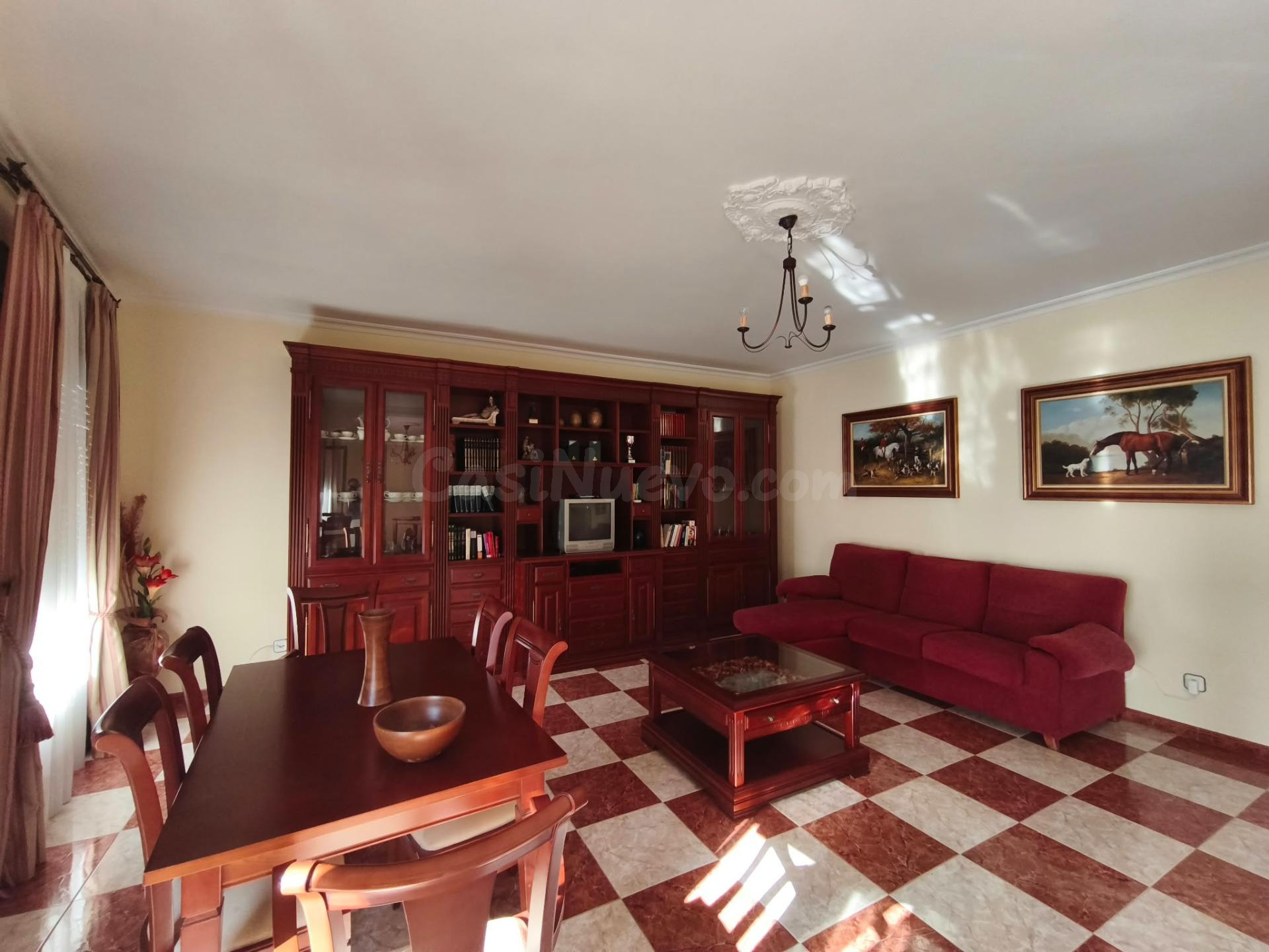 VIVIENDA UNIFAMILIAR CON COCHERA EN PEDRO ABAD!
