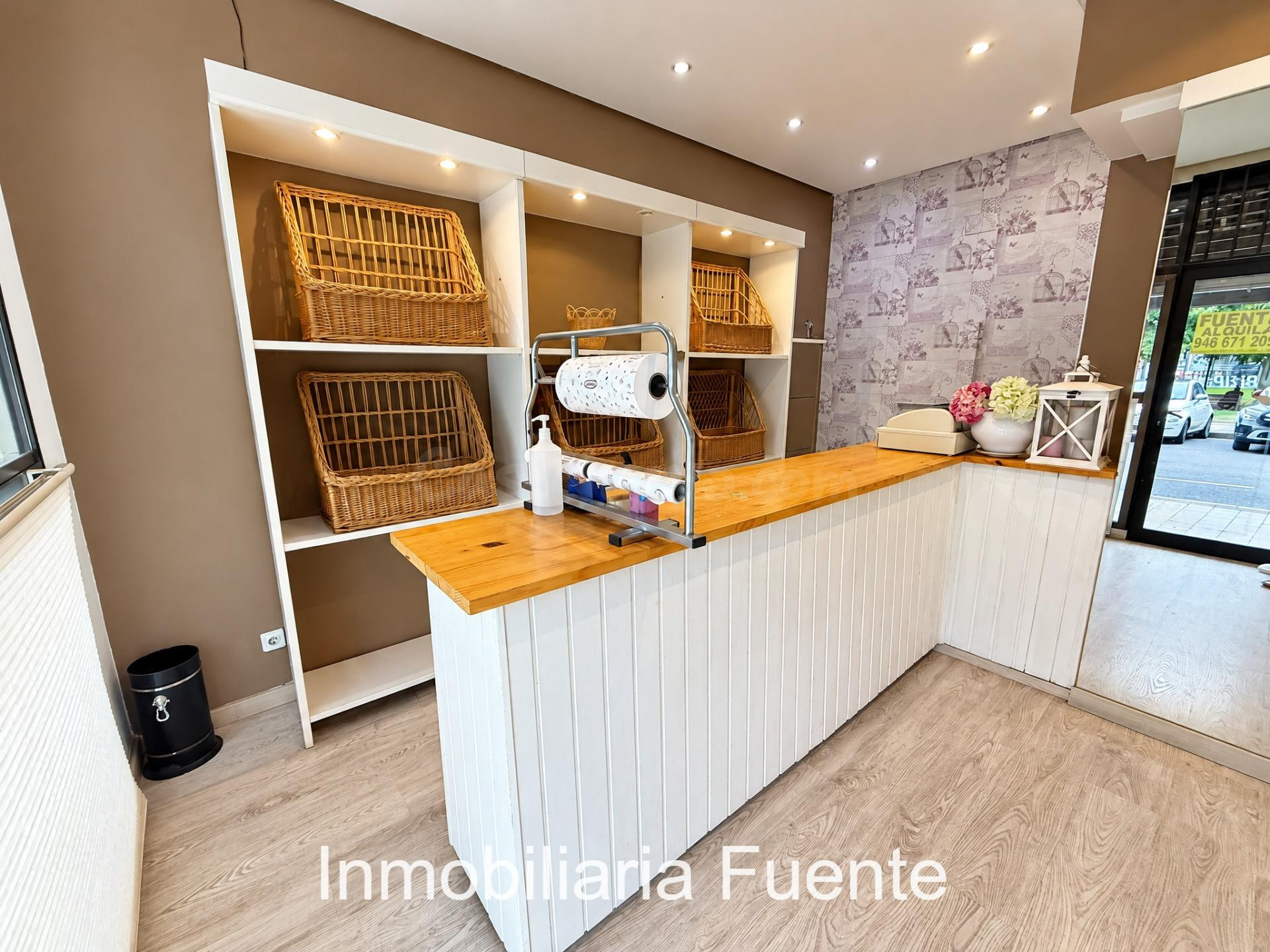SE ALQUILA, LOCAL COMERCIAL, CENTRO DE ZALLA - foto 3